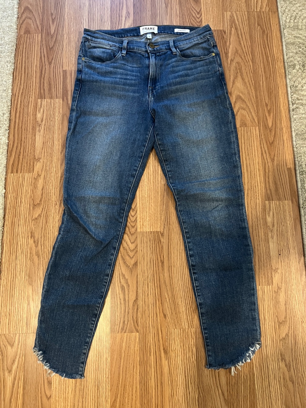 Frame size 28 Denim Dark Blue Frayed Ankle Crop Jeans